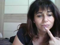 Je suis petite brune  avec des formes aux yeux bleues, je suis attirante, pulpeuse et sexy. N’hésitez pas à prendre rendez-vous avec moi par message si je suis en hors ligne je me ferai un plaisir de vous répondre et de passer un moment coquin en privé ou en vip
