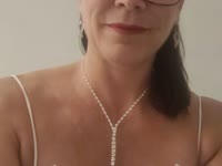 Sexy and elegant woman who will appreciate your conversation and your gentlemanly company.