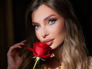 topless webcamgirl Alessia