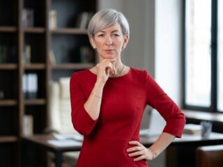 cam girl playing with vibrator BellaMontclaire