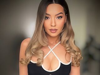 camgirl showing tits ElsaLove
