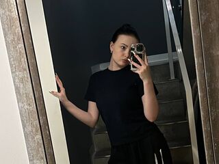 sex show online KiraBentley