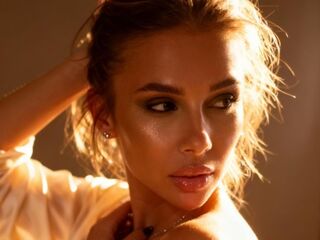 girl showing tits Raisa