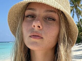 camslut spreading pussy StefaniBrowyn
