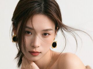 camgirl masturbating with dildo ZhiYue