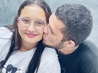 couple webcam sex AnnaliaAndJeremy