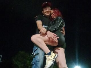 camcouple playing with dildo EmilyandSam
