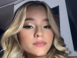 camwhore masturbating with vibrator AaishaCollin