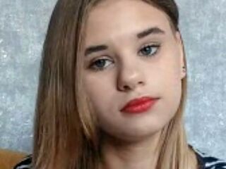 topless camgirl AlannaColdivar