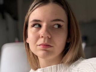 girl webcam AnnikaMorgan