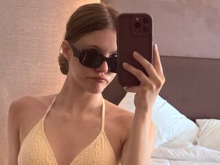 hot strip tease webcam AureliaThorn