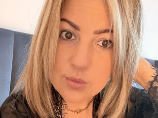 camgirl chatroom BelleWarick