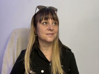 hot strip tease cam BethanyRoset