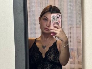 camslut fingering shaved pussy ClareHoop