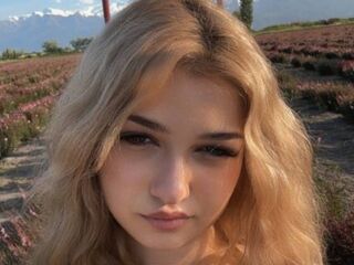 hot sex webcam CloudyFox