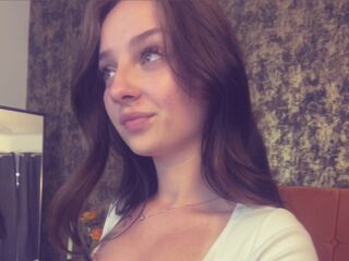 camslut naked DeliaAmour