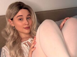 chat with cam DeluaMoon