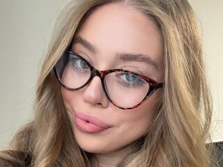 cam strip tease DianeWhitly