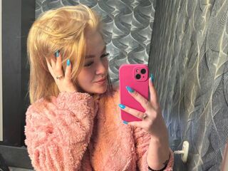 cam girl playing with dildo ElizabethCamaro