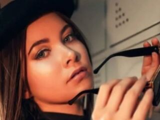 naked cam girl ElodiRose