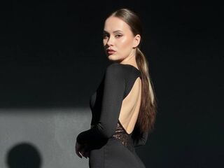 nude webcam girl EmilyGiffin