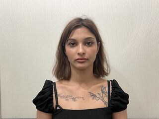 girl showing tits ErickaGoldie