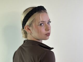 topless cam girl EvetteHilado
