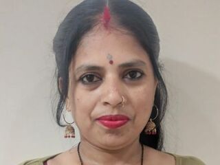 camgirl fingering shaved pussy GotiLeah