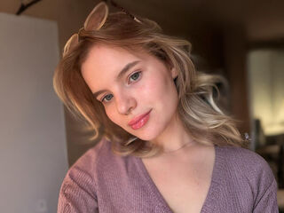 fingering girl cam HeidyNemzin