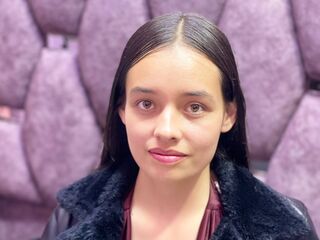 naked camgirl fingering pussy IssaMontenegro