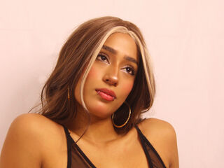 cam girl playing with dildo JadeKeim