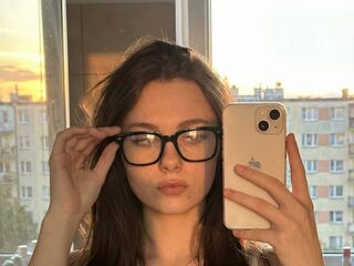 camgirl fingering bald pussy JaquelynKonkel