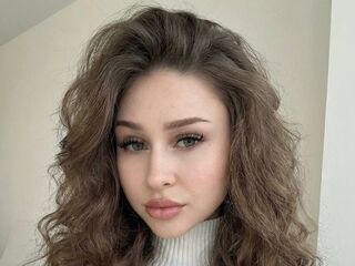 cam girl masturbating with dildo JunitaDroze