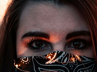 camgirl playing with dildo KatieAdamss