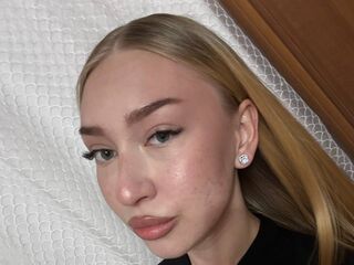 naughty cam girl fingering shaved pussy KellyHilles