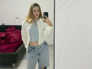 naked girl with webcam masturbating KellyLynn