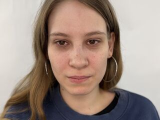 nude gamgirl KendallWhitham