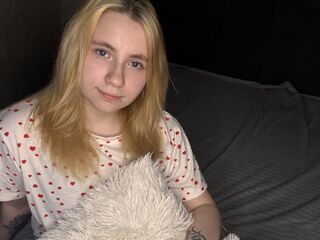 camwhore fingering shaved pussy KimberlyLean