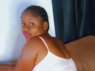 nude webcamgirl photo KiraDon