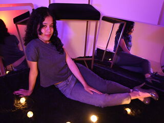 cam girl chatroom KyaraLux