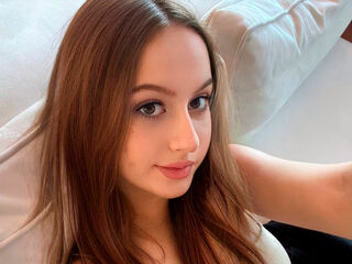masturbating camgirl LaurenSaintie