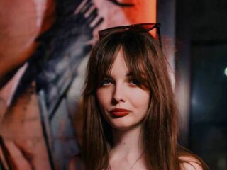 camwhore masturbating with sextoy LisaDrake