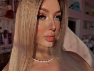 naughty cam girl fingering pussy LisaLewisa