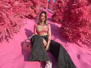 cam girl fingering LouveniaPranger