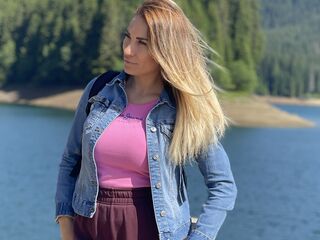 webcam strip tease show LovelyMaia