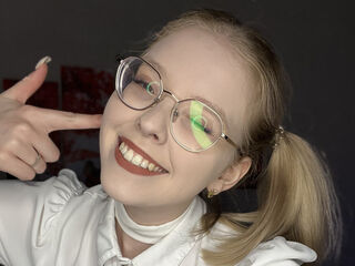 cam girl showing tits LynnaCarrington