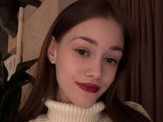 naked girl with webcam masturbating with vibrator MaeBroadway