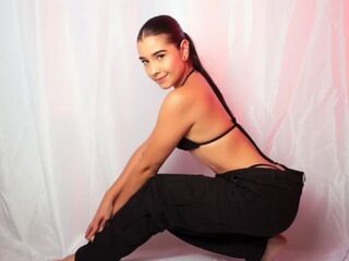 girl showing tits MaiteCorven