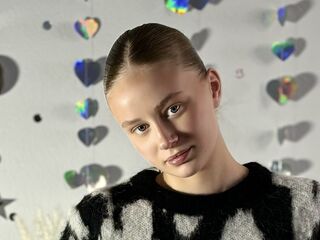 girl fingering bald pussy MarthaKraichely