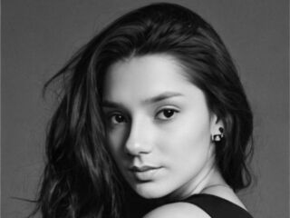 naked camgirl fingering pussy MaybelleMenjes